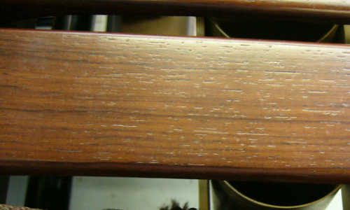 マリンバの鍵盤に打痕がある