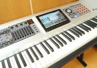 シンセサイザー