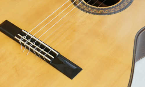 弾き傷や磨耗、汚れがある